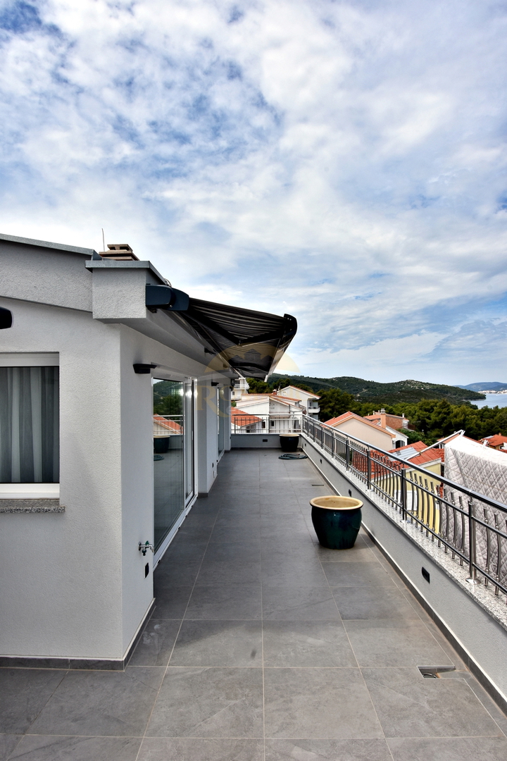 Casa finemente arredata a Čiovo/Okrug Gornji con splendida vista aperta